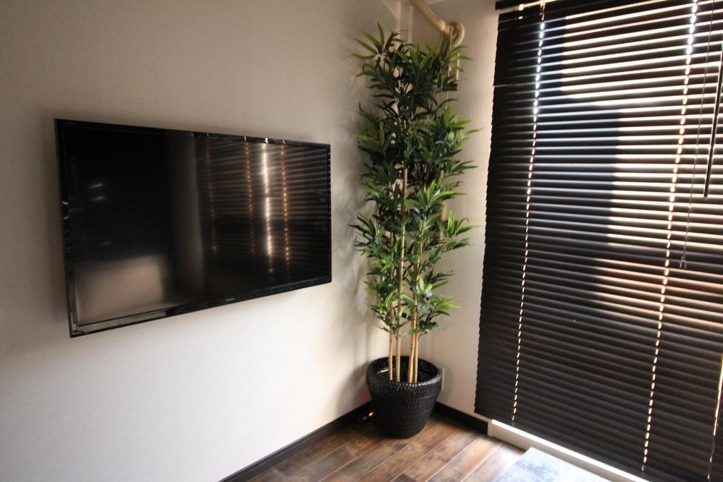 Ookini Hotels Karasuma Gojo Apartment Киото Стая снимка